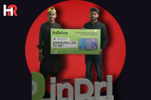 inDrive driver Muzafar Shah receiving a laptop at an offline learning event in Karachi for his performance in digital courses.